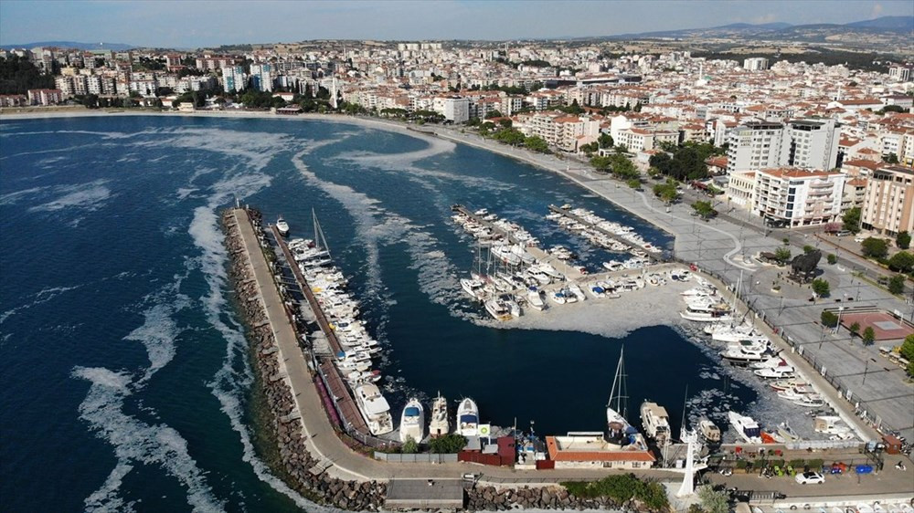 Müsilaj Çanakkale Boğazı'nı esir aldı!