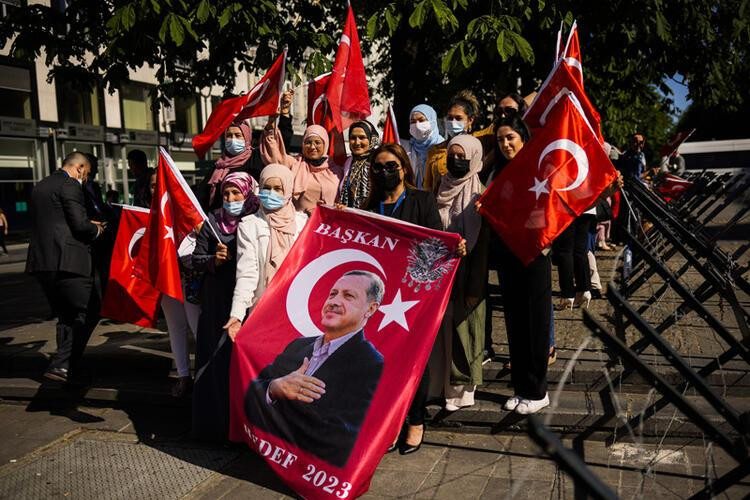 Fotoğraflar arka arkaya geliyor! Saatler 18.00'e ayarlandı! 