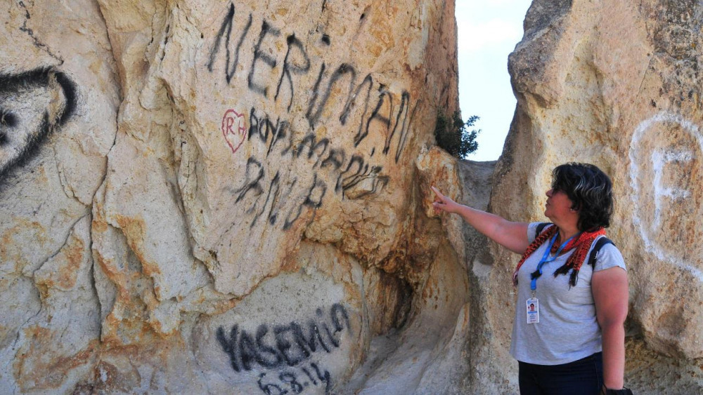 Peribacaları sprey boyalarla tahrip edildi!