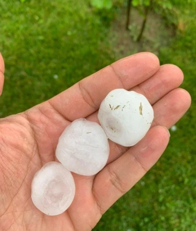 Silivri'de ceviz büyüklüğünde dolu yağışı