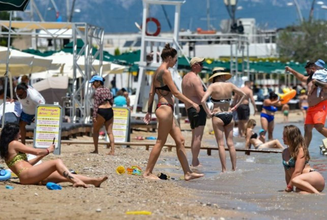 İki günde 20 bin kişi geldi! Sahillerde Rus turist yoğunluğu