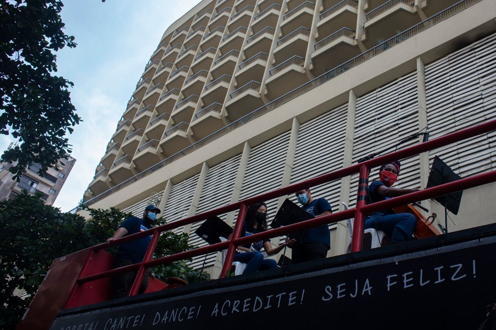 Brezilya'da kapalı olan konser sahnelerine otobüslü çözüm