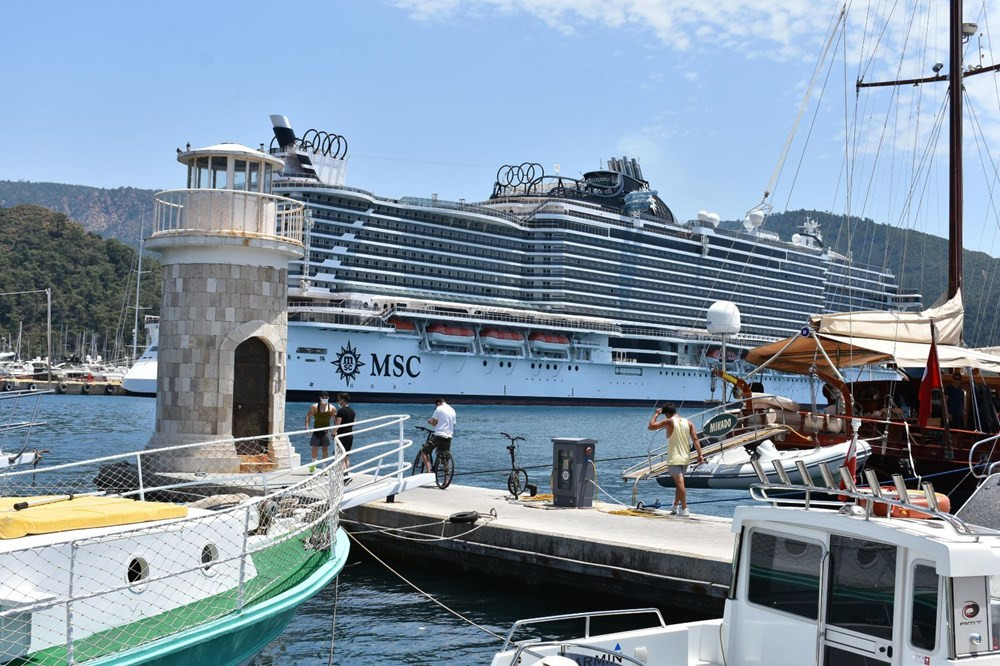 'Yüzen Kasaba', Marmaris'e demir attı