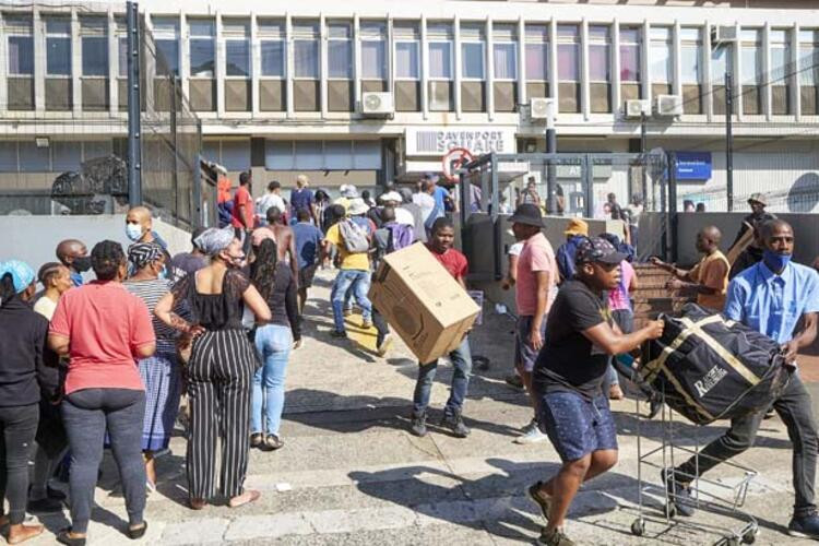 ATM'leri patlattılar, sokaklar ceset dolu! Yağma başladı