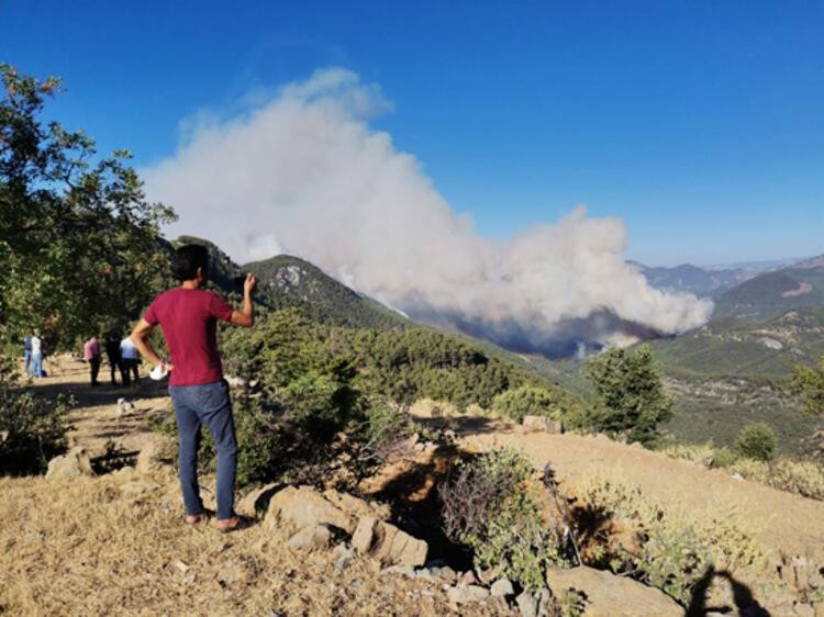 3 uçak, 21 helikopter... Mersin'de orman yangını!