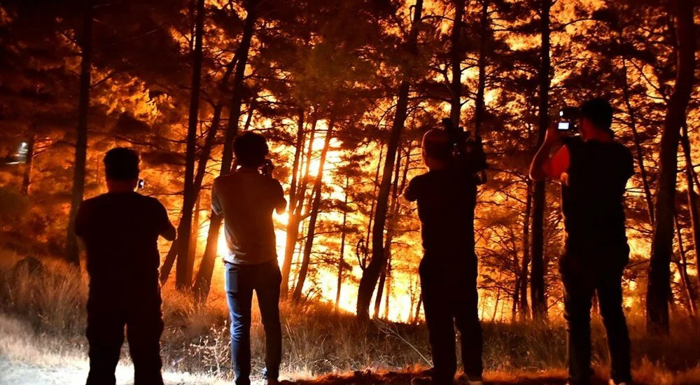 Hatay ve Mersin'de orman yangını! 50 ev tahliye edildi...