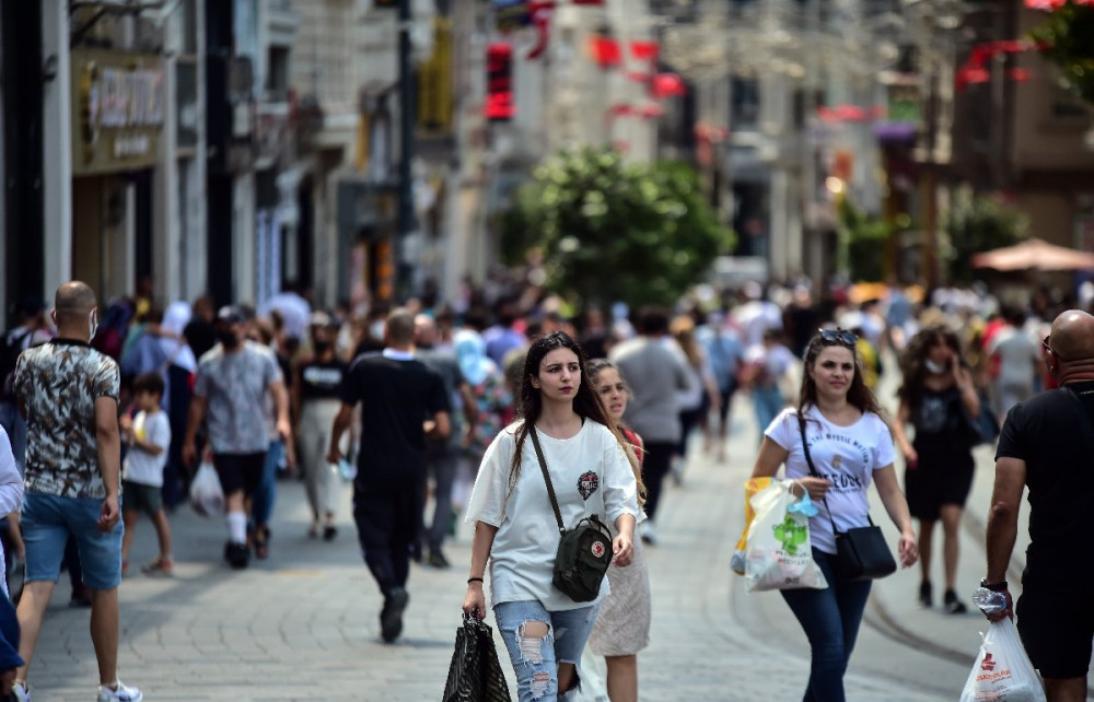 Korona virüsü Taksim'de unutuldu!