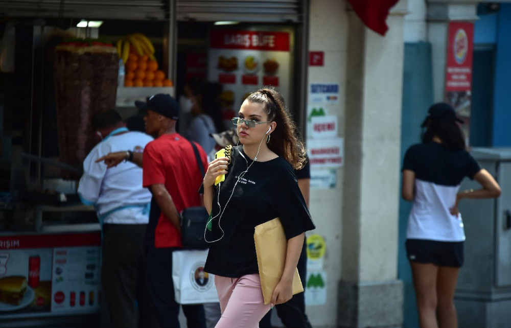 Korona virüsü Taksim'de unutuldu!