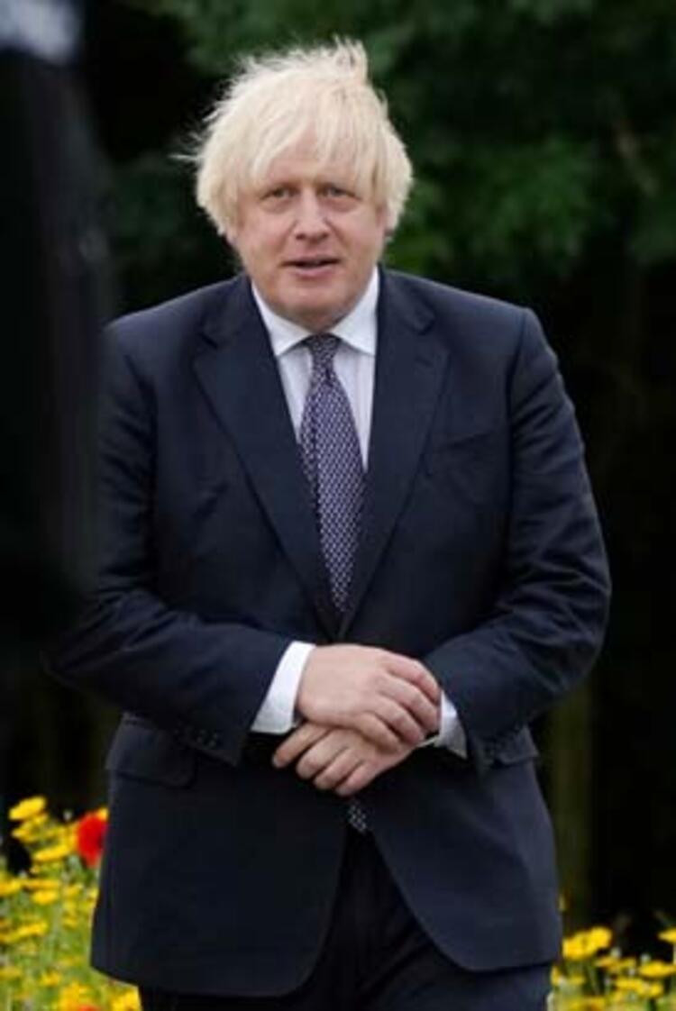 Boris Johnson'ın şemsiye ile sınavı!