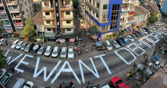 Halk, oksijen sırasındayken başından vuruluyor