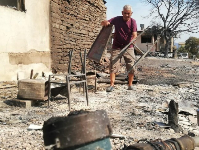 Küllerin arasından topladılar: Yangından geriye kalanlar