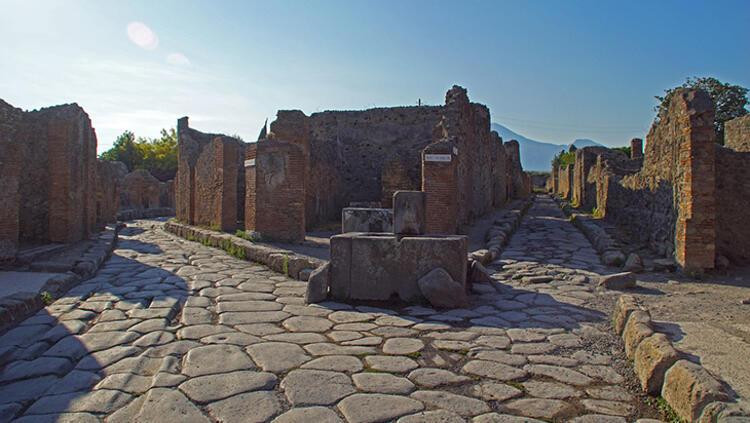 Küllelerin altından doğan şehir: Pompeii