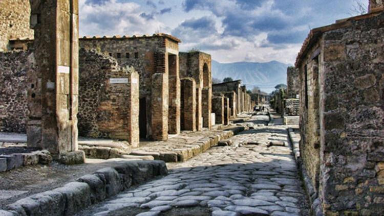 Küllelerin altından doğan şehir: Pompeii