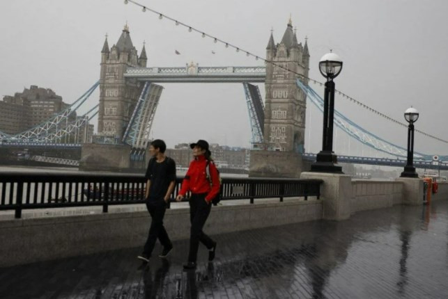 Londra'daki Tower Bridge teknik arıza nedeniyle açık kaldı