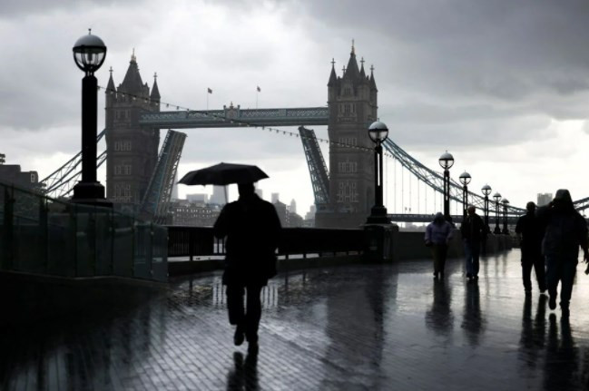 Londra'daki Tower Bridge teknik arıza nedeniyle açık kaldı