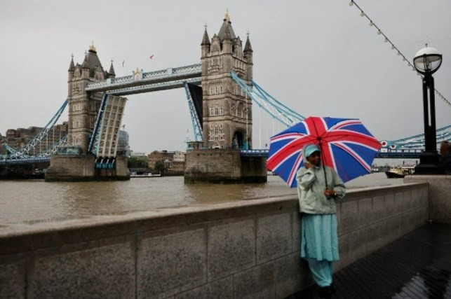 Londra'daki Tower Bridge teknik arıza nedeniyle açık kaldı