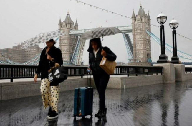 Londra'daki Tower Bridge teknik arıza nedeniyle açık kaldı