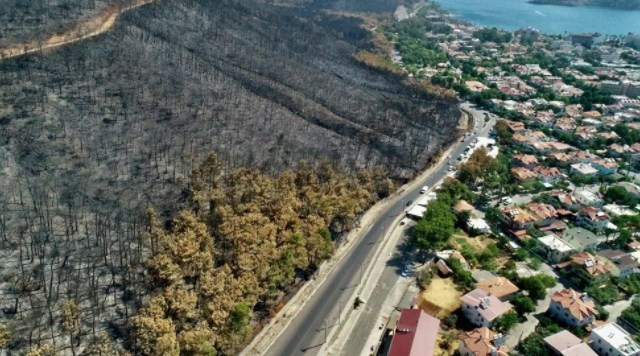 Marmaris'te yanan alanlar havadan görüntülendi