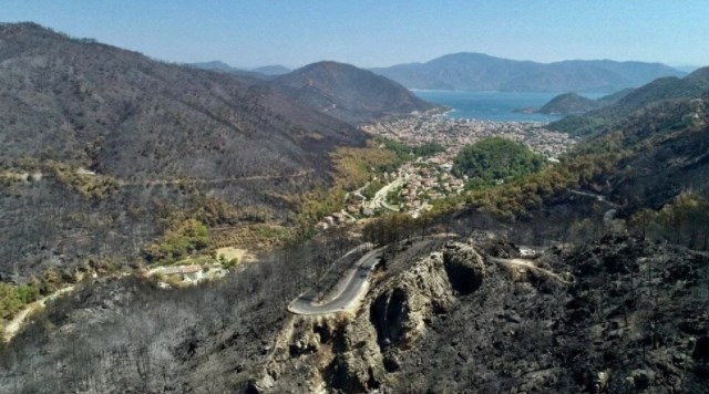 Marmaris'te yanan alanlar havadan görüntülendi