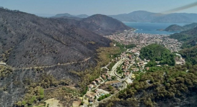 Marmaris'te yanan alanlar havadan görüntülendi