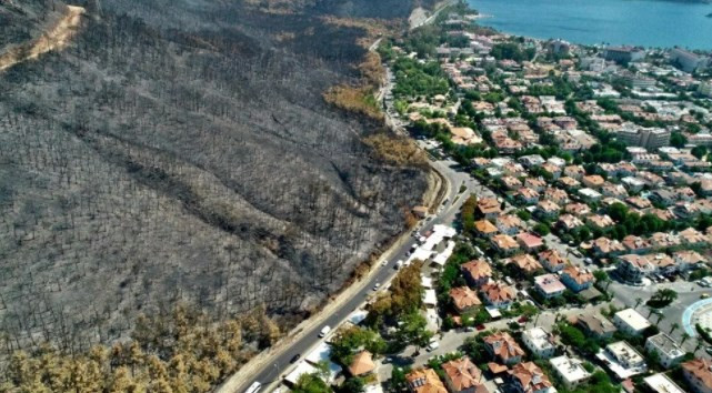 Marmaris'te yanan alanlar havadan görüntülendi