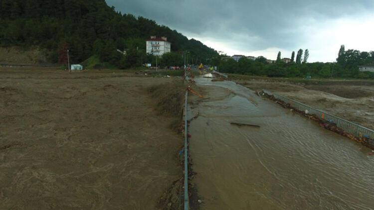 Karadeniz'i sel vurdu! Araçlar sel sularında sürüklendi