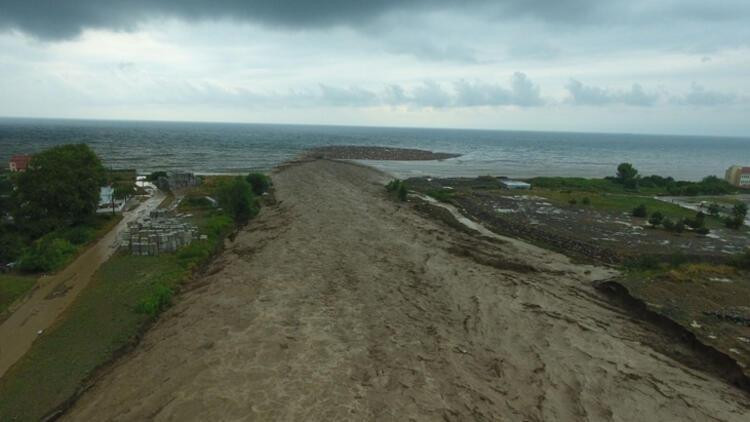 Karadeniz'i sel vurdu! Araçlar sel sularında sürüklendi