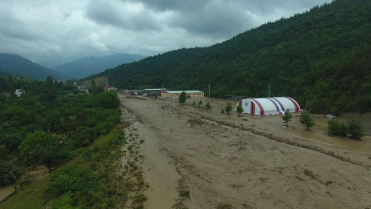 Karadeniz'i sel vurdu! Araçlar sel sularında sürüklendi