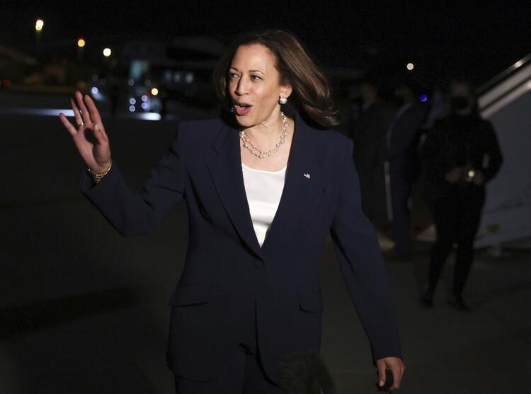 Kamala Harris'in kahkahası olay yarattı!