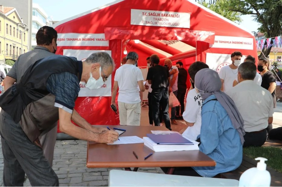 Günlük vaka sayısının 500'ü aştığı Trabzon'da kurallara uyun, aşı yaptırın çağrısı