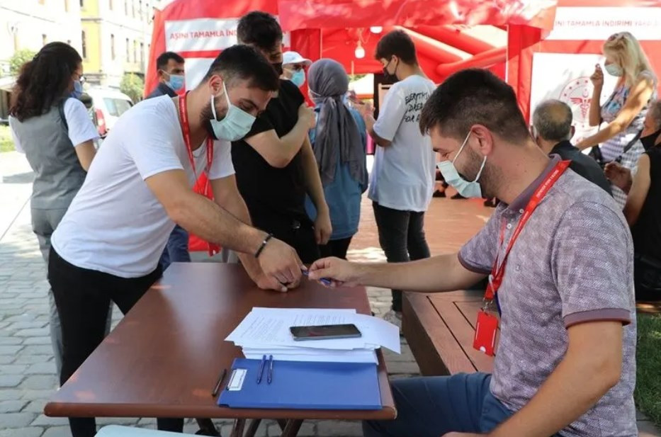 Günlük vaka sayısının 500'ü aştığı Trabzon'da kurallara uyun, aşı yaptırın çağrısı