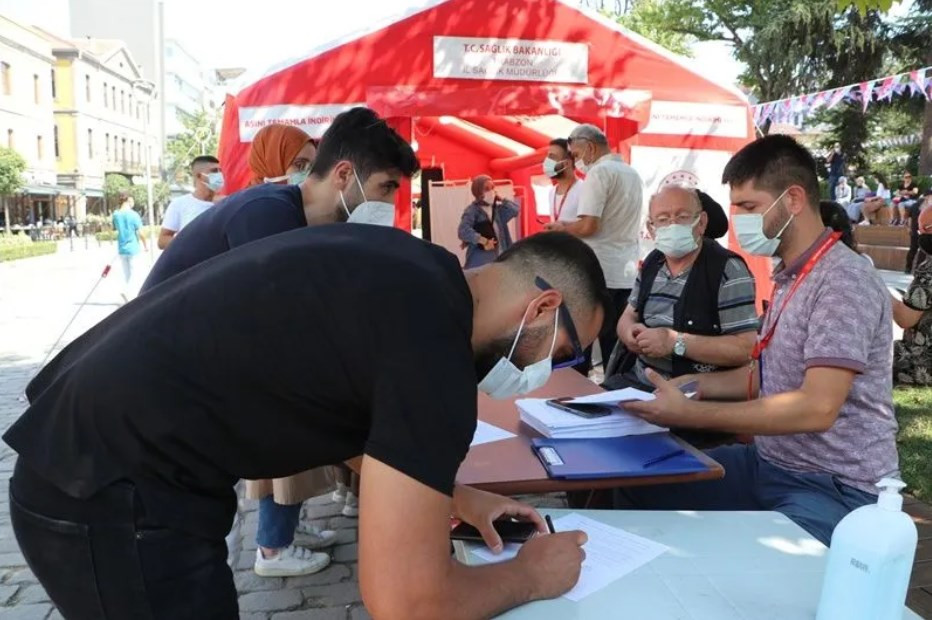 Günlük vaka sayısının 500'ü aştığı Trabzon'da kurallara uyun, aşı yaptırın çağrısı