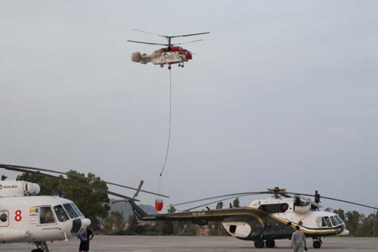 Alevlere karşı zamanla yarışan uçak pilotlarının zorlu mesaisi