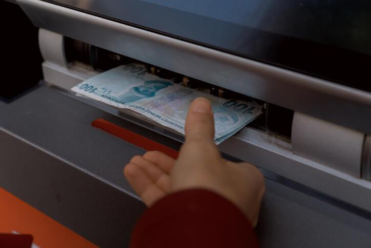 ATM'lerde işlem ücreti tavanı 4 TL'ye yükseldi!