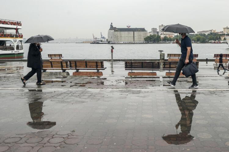 İstanbul'da yağmur başladı! Trafik yoğun!