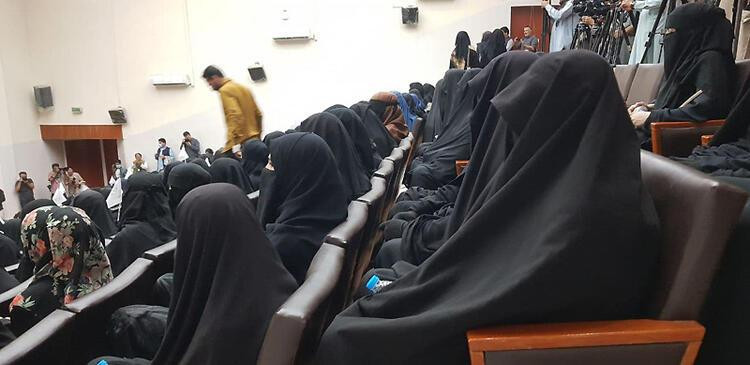 Fotoğraflar art arda geldi: Taliban üniversitede!