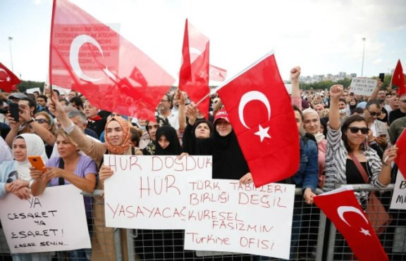 Aşı karşıtları miting yaptı: İşte mitingden kareler