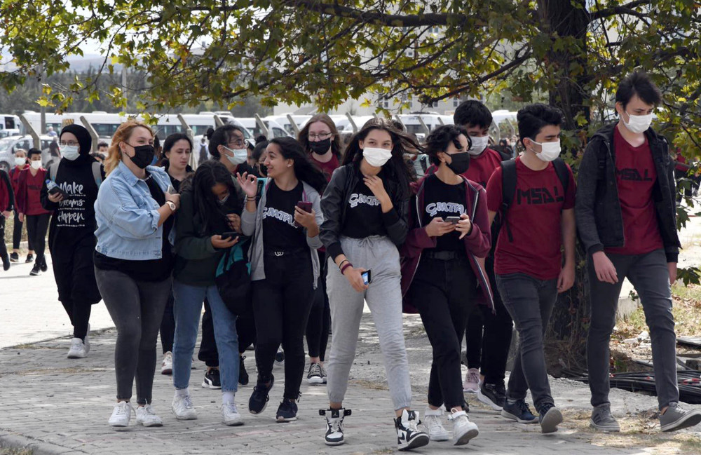 Endişelendiren açıklama: Yatan hasta ve kayıplarda gençleri görmeye başladık