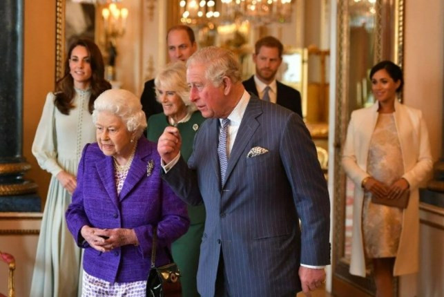 Galler halkı Prens Charles ve monarşiye bayrak açtı