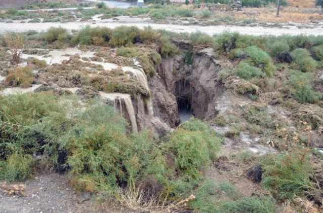 Konya'da yağmur sonrası dev yarıklar oluştu