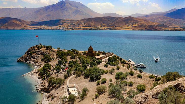 1 kilometreye ulaştı: Van Gölü'nde büyük tehlike!