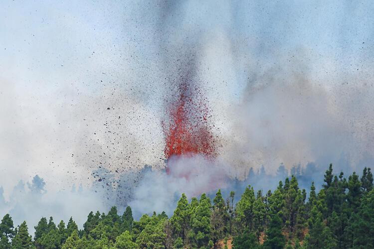 Yeryüzündeki cehenneme döndü! Patlama sonrası 22 bin deprem kaydedildi