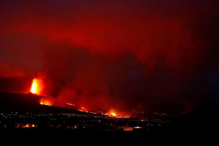 Yeryüzündeki cehenneme döndü! Patlama sonrası 22 bin deprem kaydedildi