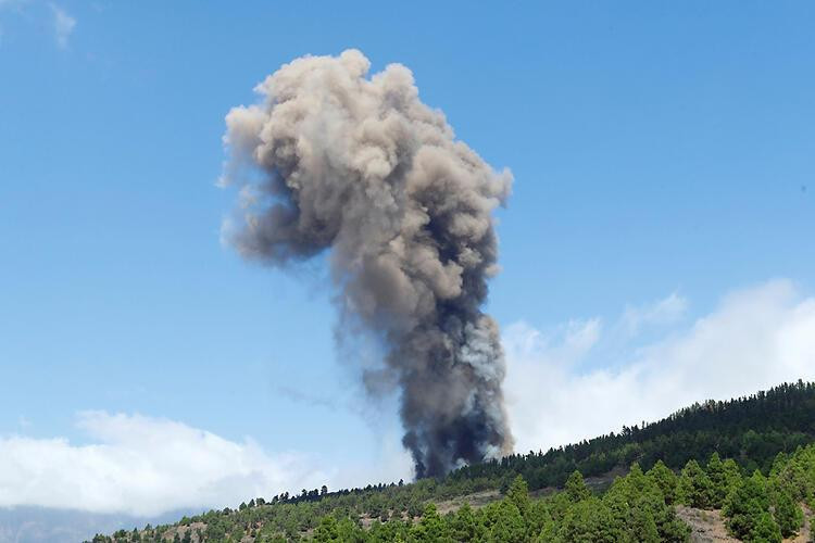 Yeryüzündeki cehenneme döndü! Patlama sonrası 22 bin deprem kaydedildi