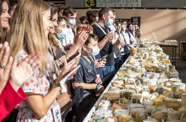 Fransız şef bin çeşit peynirli pizzasıyla Guinness Rekorlar Kitabı'na girdi