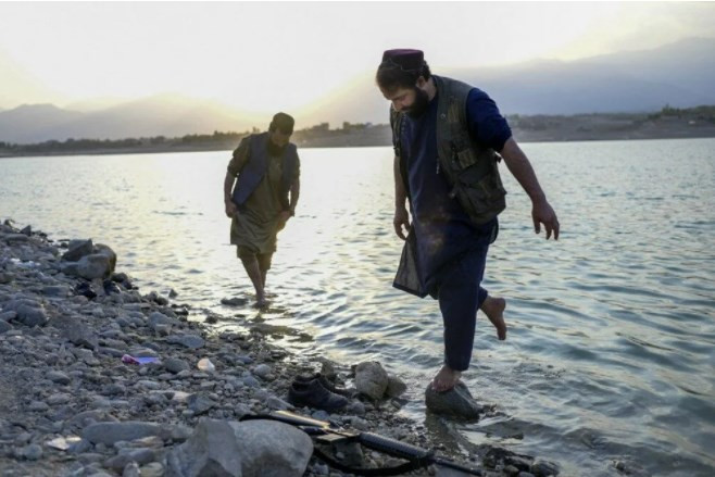 Taliban askerlerine selfie uyarısı! 