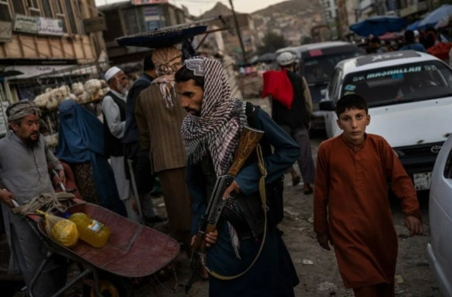 Taliban askerlerine selfie uyarısı! 