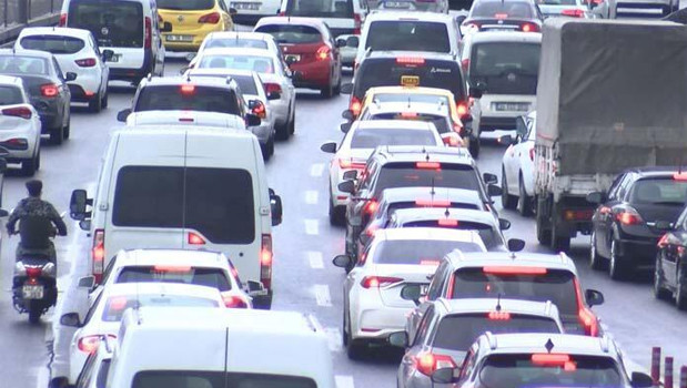 İstanbul'da trafik yoğunluğu yüzde 70'e dayandı!