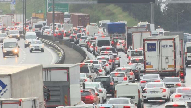 İstanbul'da trafik yoğunluğu yüzde 70'e dayandı!