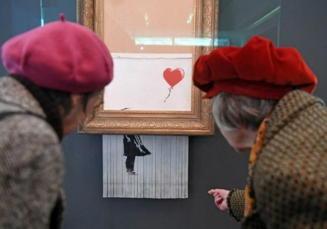 Banksy'nin kendini doğrayan Balonlu Kız eseri açık artırmaya çıkıyor